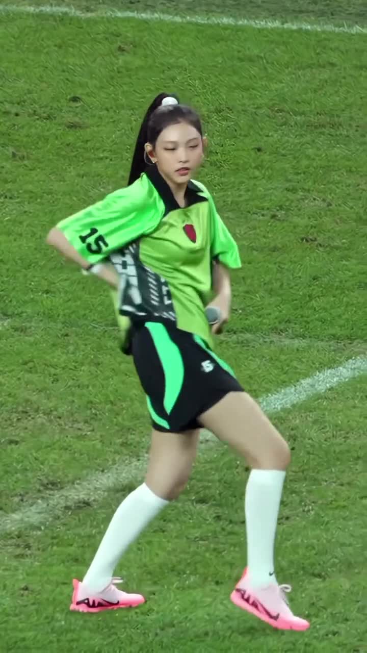 Video 1043710 from Haerin / NewJeans