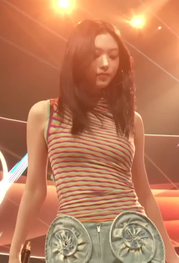 Video 1044477 from Haerin / NewJeans