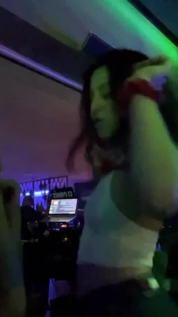 Video 1044863 from Girth Brooks - HOWDYBlTCH