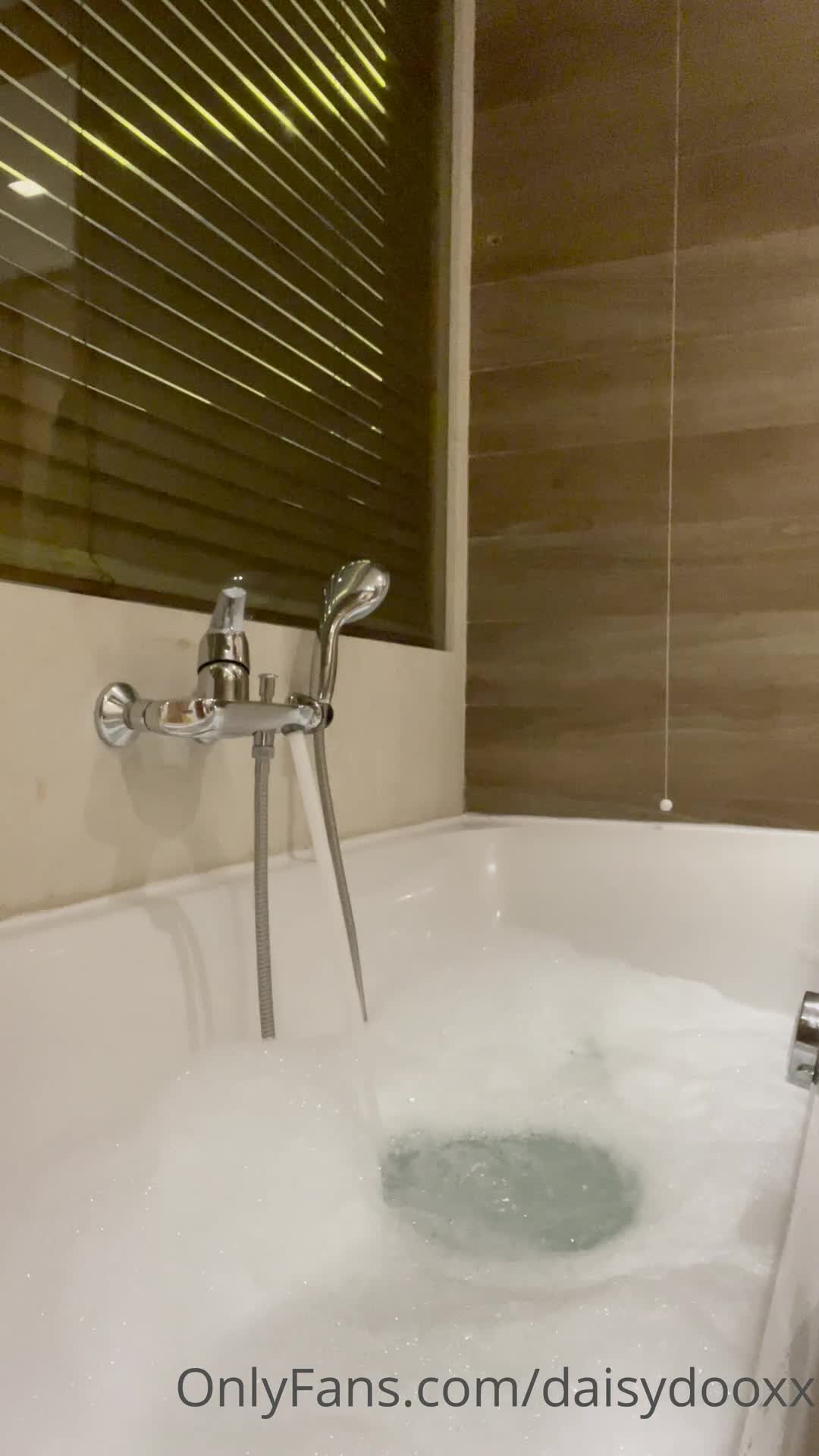 Video 1054600 from Daisy Watts / DaisyDooTaylor / Daisy Taylor