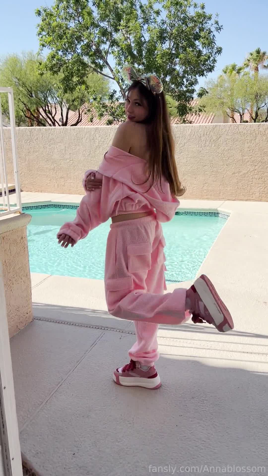 Video 1081556 from Annablossom