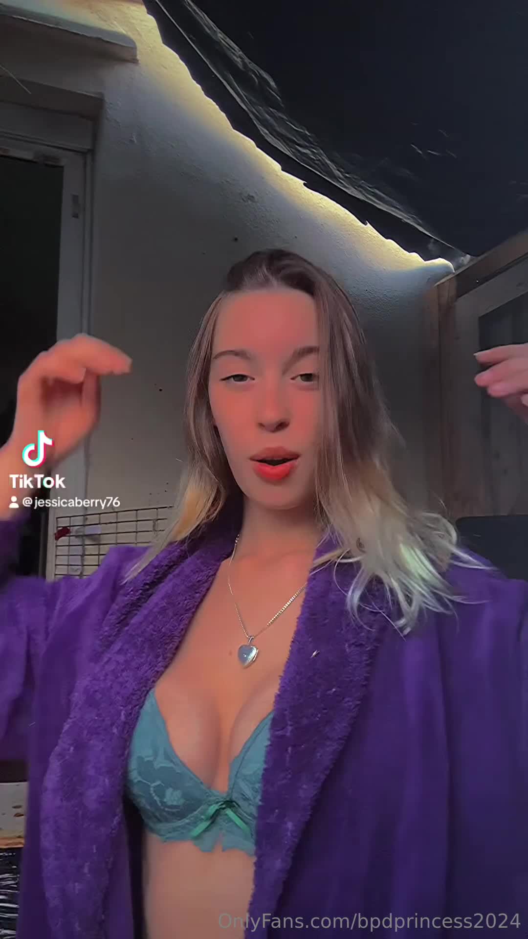 Video 1085172 from onlysmilesxox