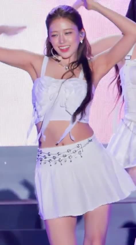 Video 1132436 from An Yujin 안유진 | YUJIN