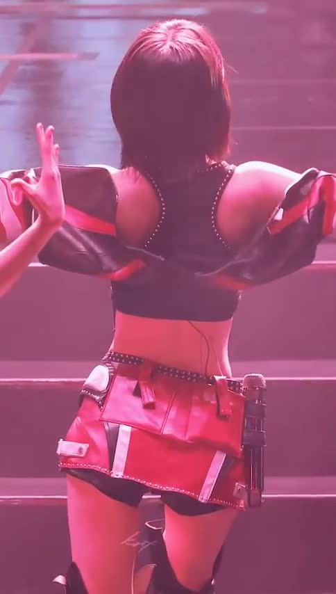 Video 1132675 from Sakura Miyawaki 宮脇 咲良 | LESSERAFIM