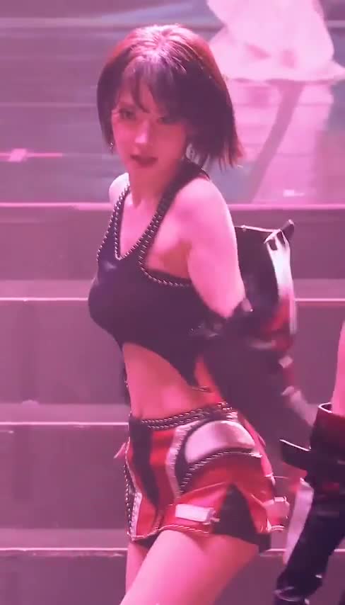 Video 1132677 from Sakura Miyawaki 宮脇 咲良 | LESSERAFIM