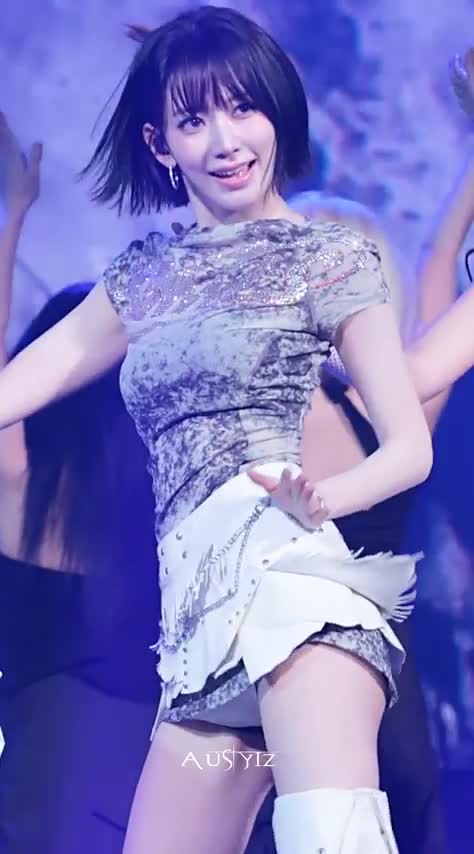 Video 1132682 from Sakura Miyawaki 宮脇 咲良 | LESSERAFIM