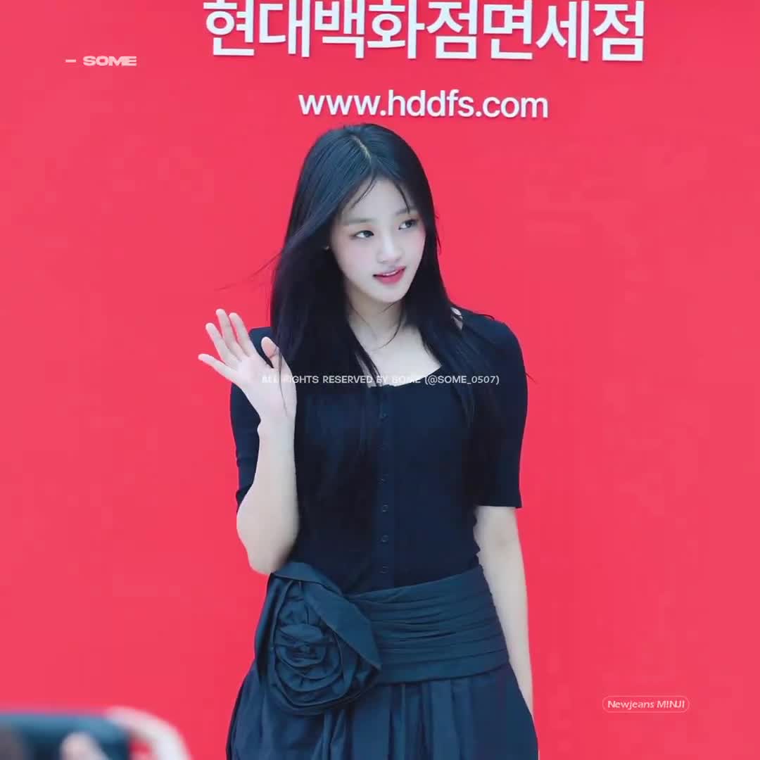 Video 1132796 from Minji (NewJeans)