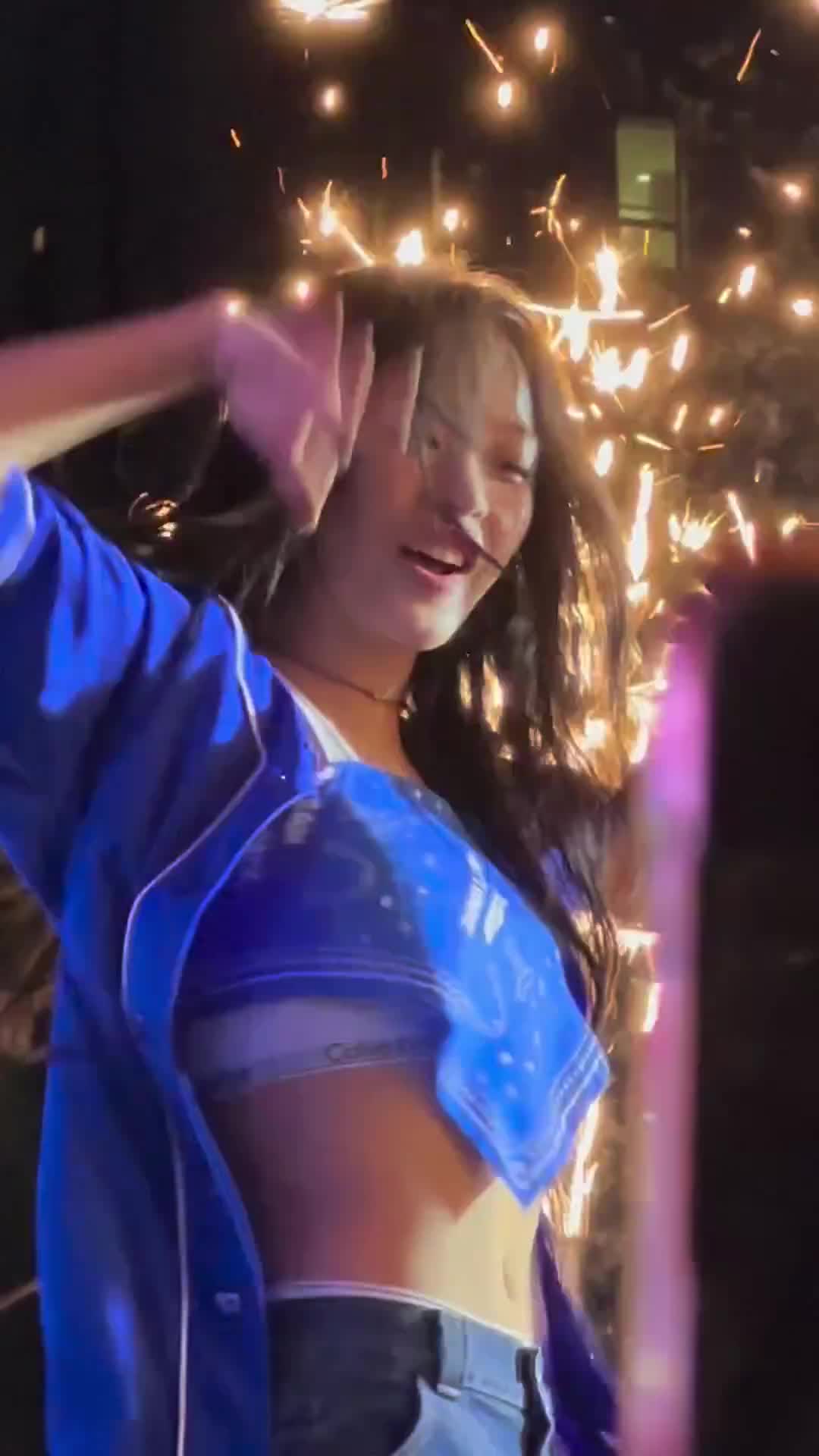 Video 1132799 from Minji (NewJeans)