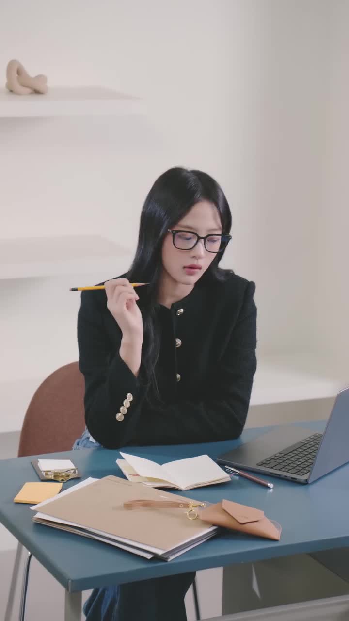 Video 1132800 from Minji (NewJeans)