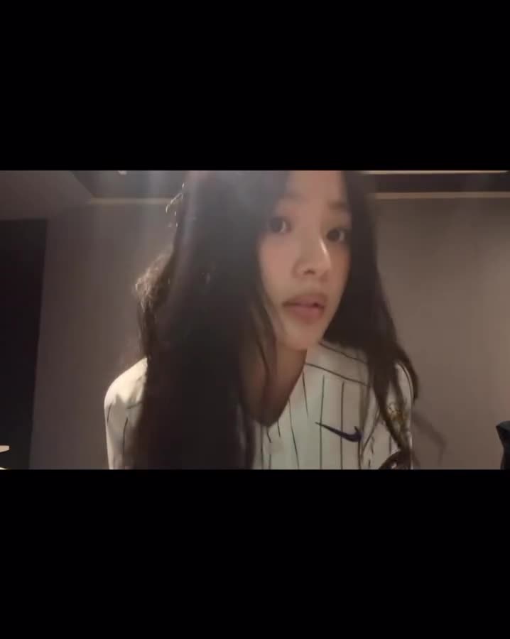 Video 1132802 from Minji (NewJeans)