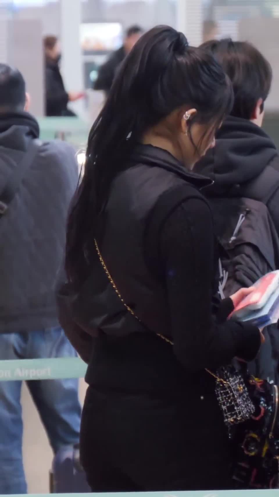 Video 1132808 from Minji (NewJeans)