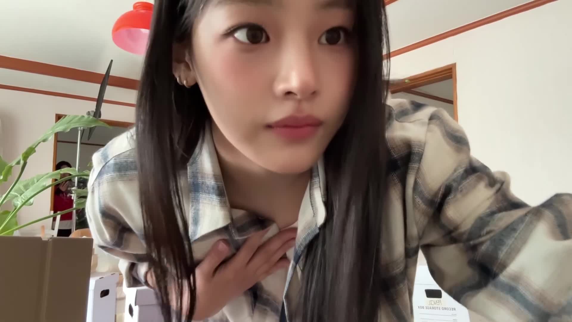 Video 1132811 from Minji (NewJeans)