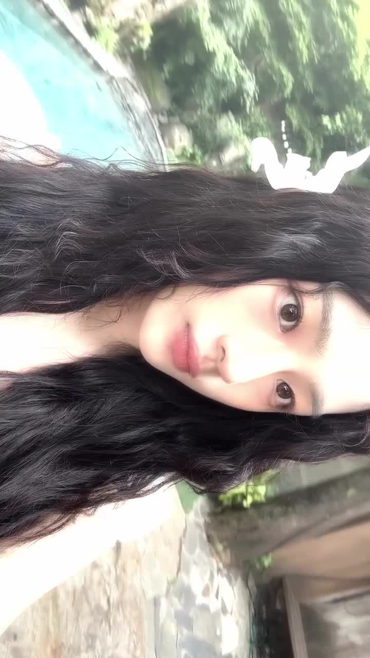 Video 1132813 from Minji (NewJeans)