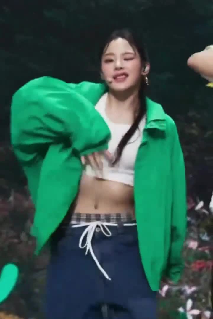 Video 1132816 from Minji (NewJeans)