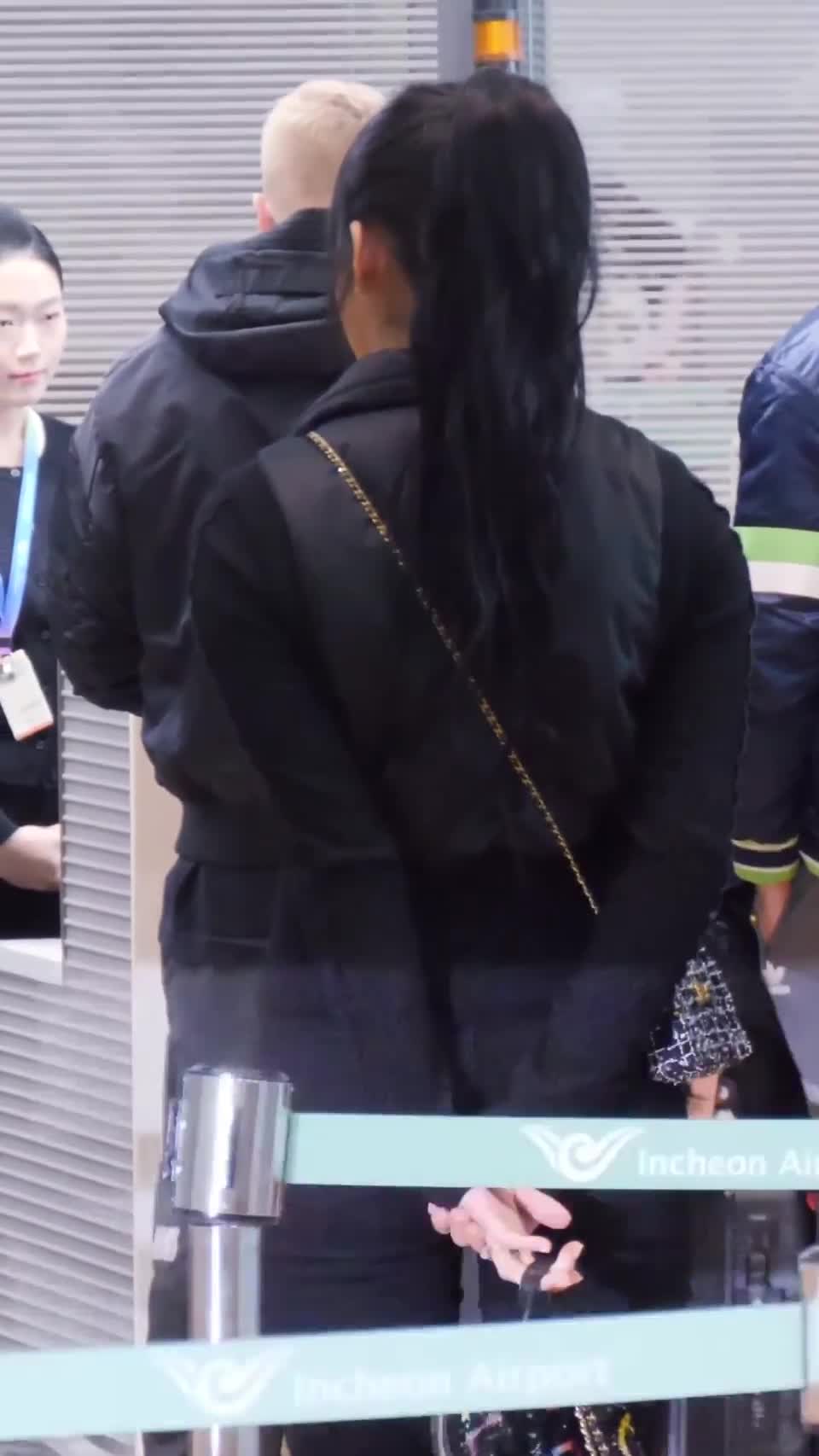 Video 1132823 from Minji (NewJeans)