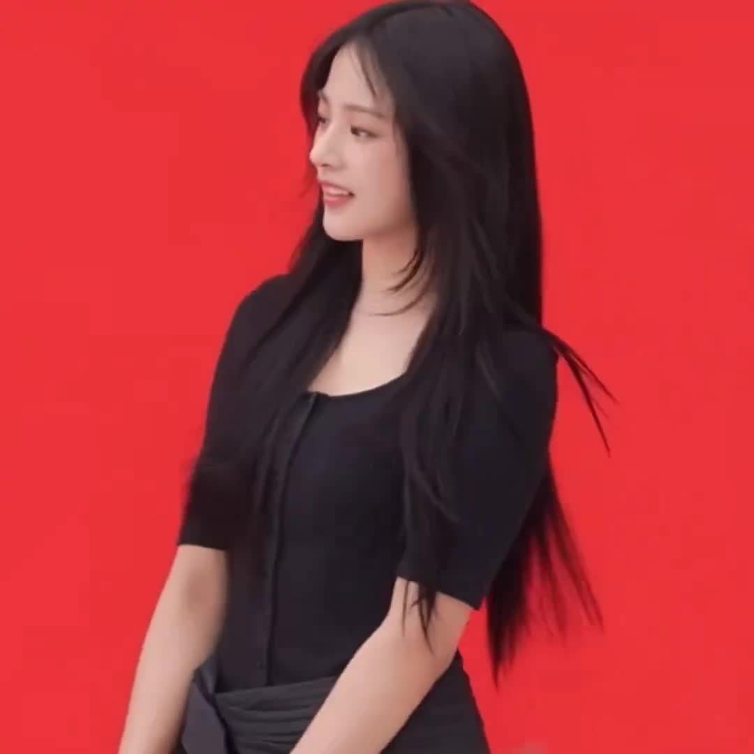 Video 1132826 from Minji (NewJeans)