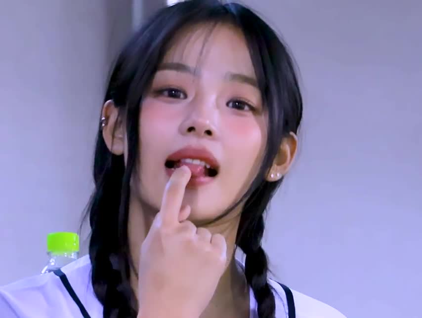 Video 1132833 from Minji (NewJeans)