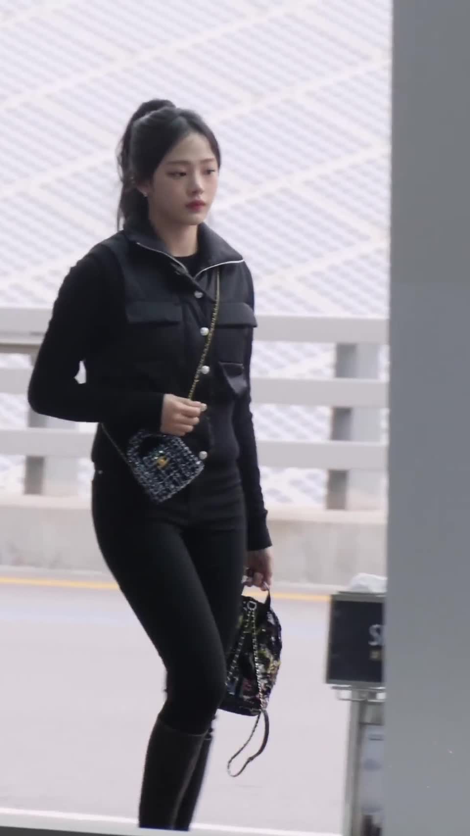 Video 1132837 from Minji (NewJeans)