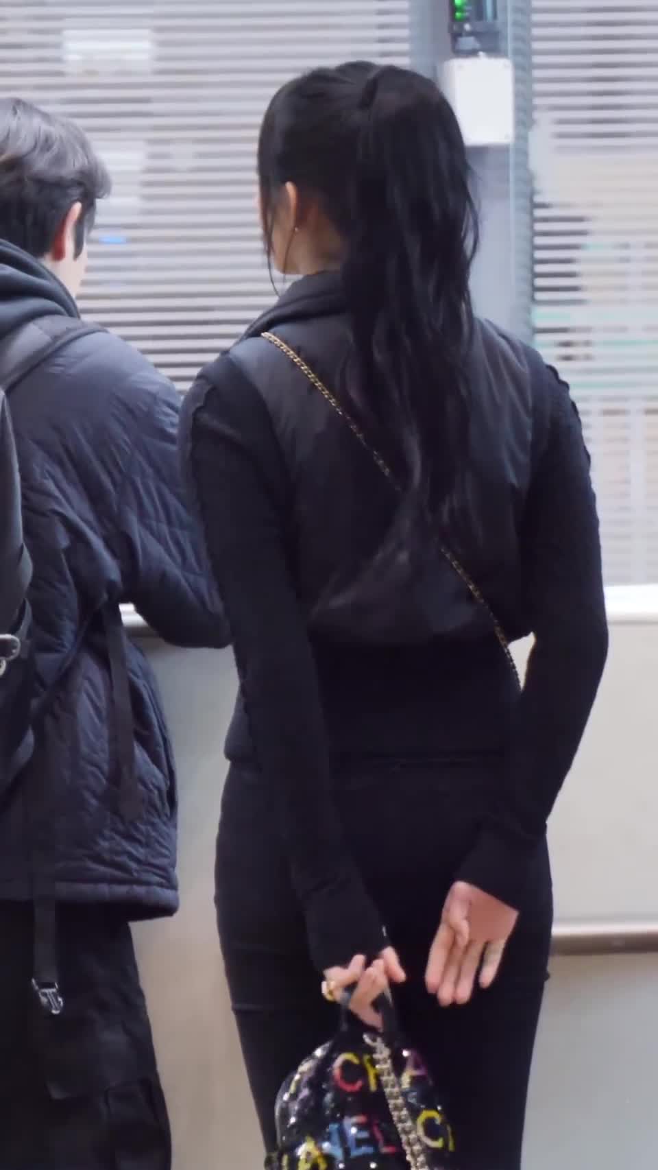 Video 1132842 from Minji (NewJeans)