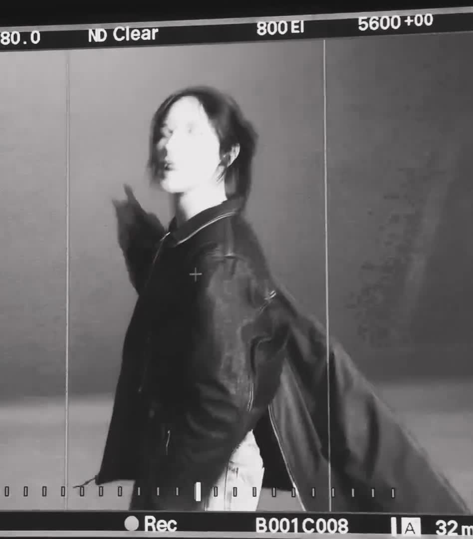 Video 1132843 from Minji (NewJeans)