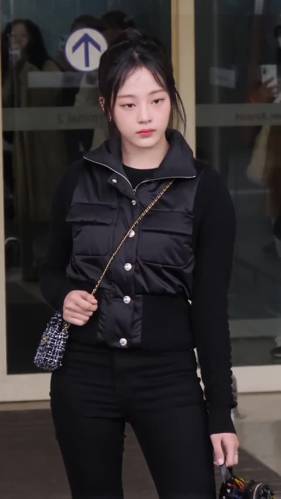 Video 1132850 from Minji (NewJeans)