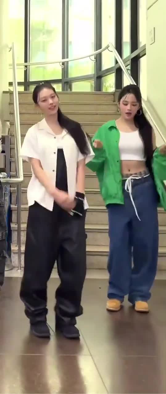 Video 1132852 from Minji (NewJeans)