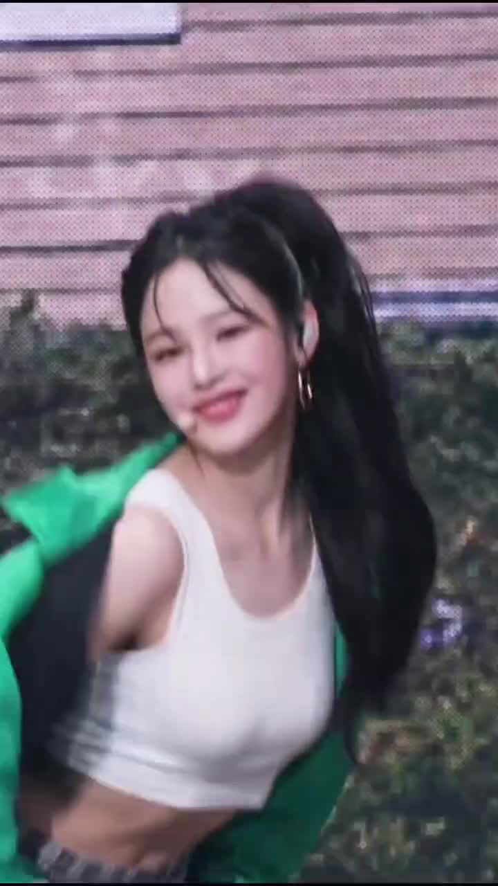 Video 1132854 from Minji (NewJeans)