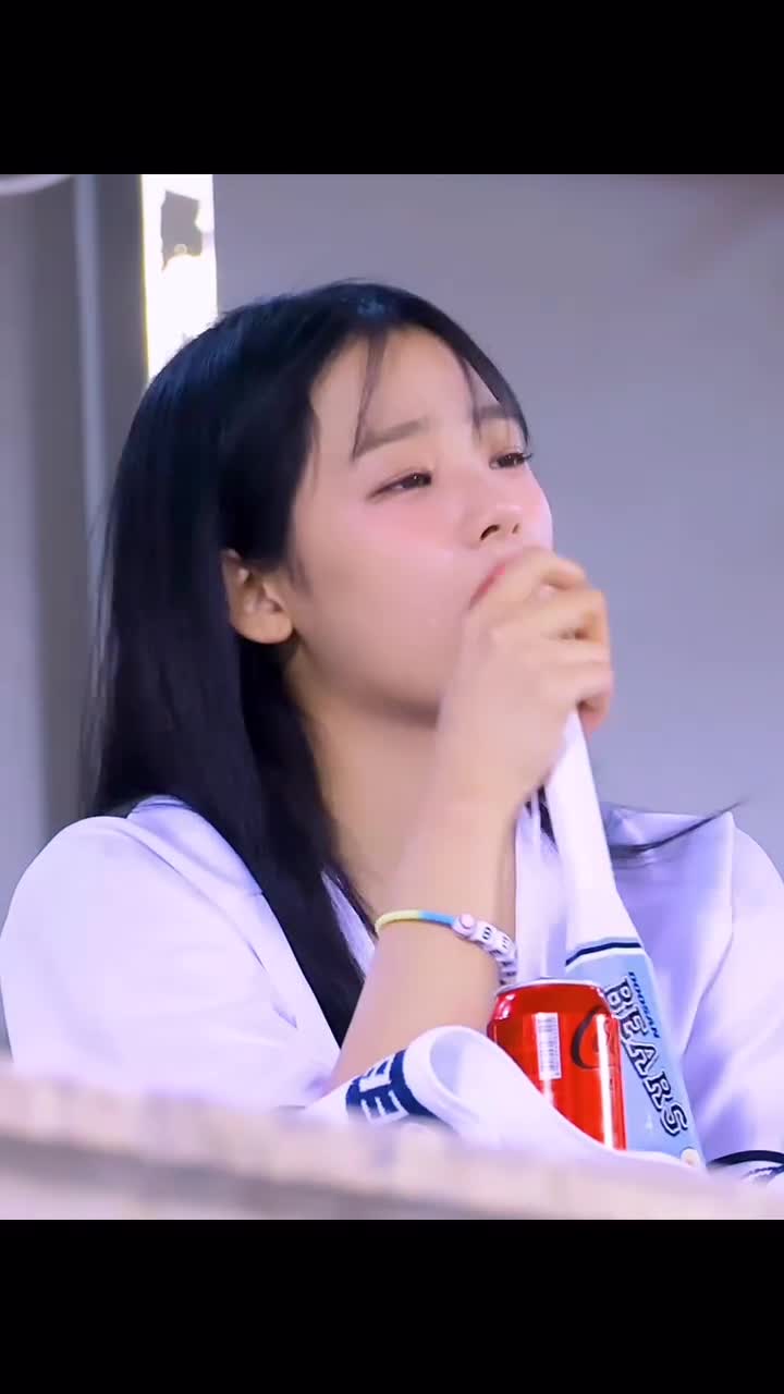 Video 1132863 from Minji (NewJeans)