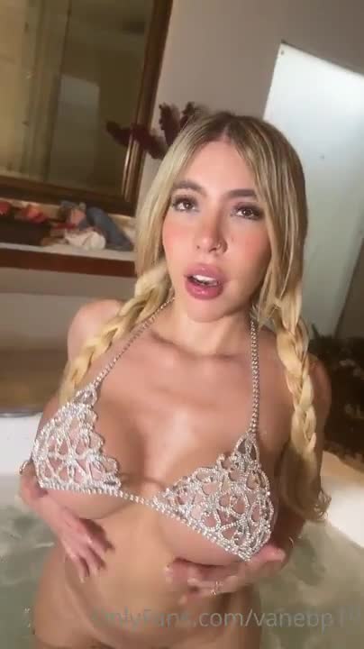 Video 1133678 from Vanessa Bohorquez / vanebp19 / vanessitaoficial