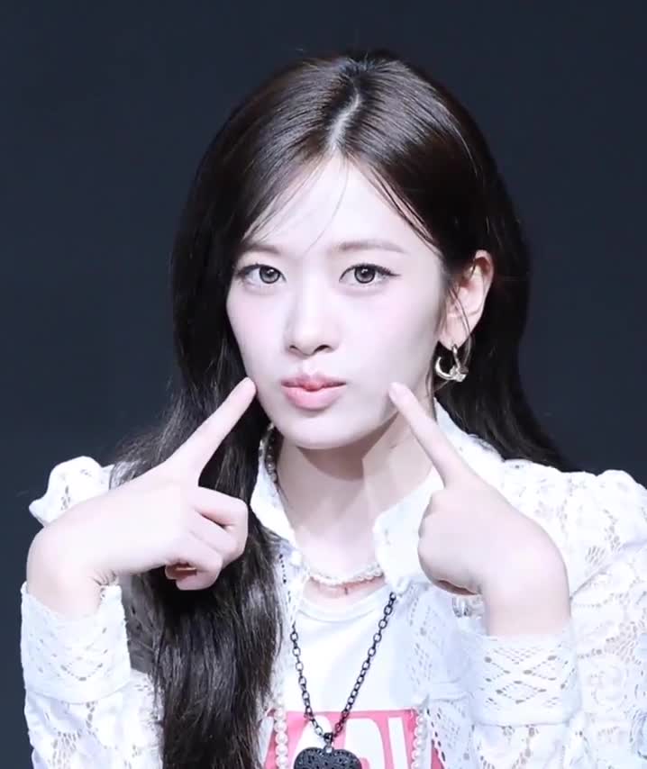 Video 1135452 from An Yujin 안유진 | YUJIN