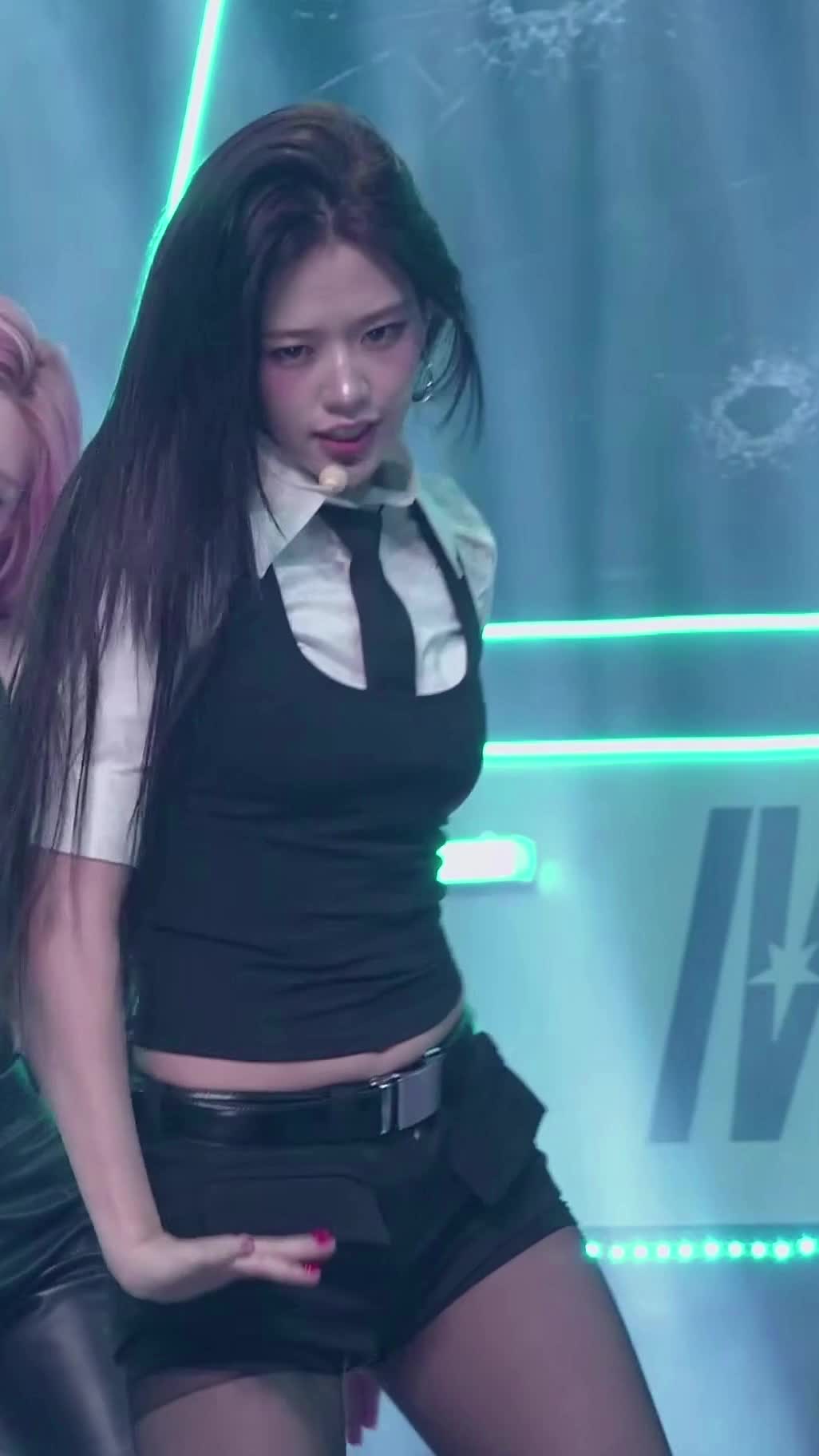 Video 1135451 from An Yujin 안유진 | YUJIN