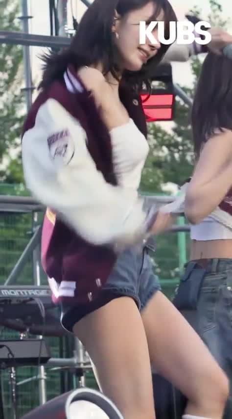 Video 1136493 from Sakura Miyawaki 宮脇 咲良 | LESSERAFIM