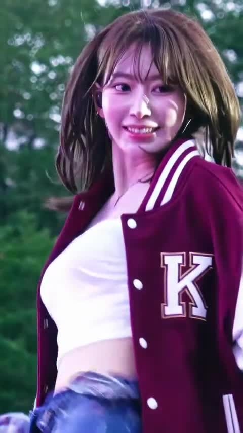 Video 1136498 from Sakura Miyawaki 宮脇 咲良 | LESSERAFIM