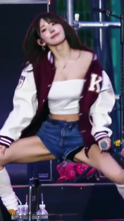 Video 1136499 from Sakura Miyawaki 宮脇 咲良 | LESSERAFIM