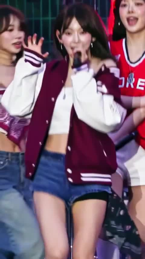 Video 1136500 from Sakura Miyawaki 宮脇 咲良 | LESSERAFIM