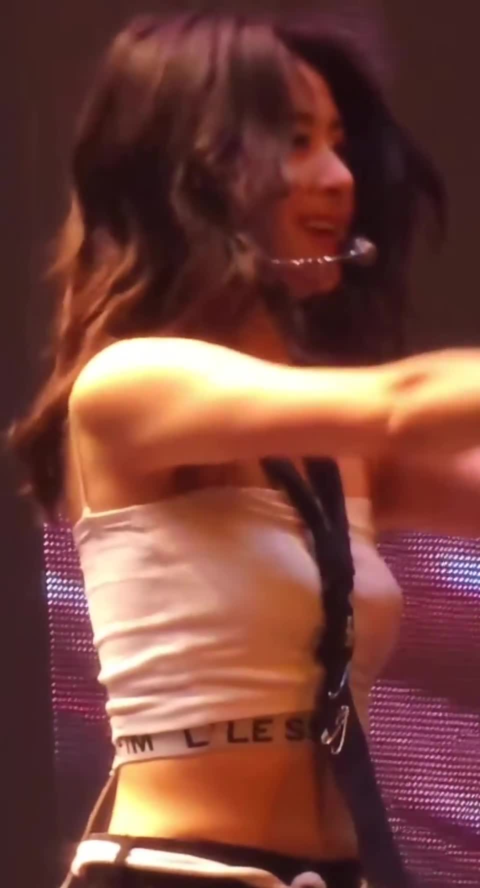 Video 1142012 from Huh Yunjin 허윤진 | LESSERAFIM