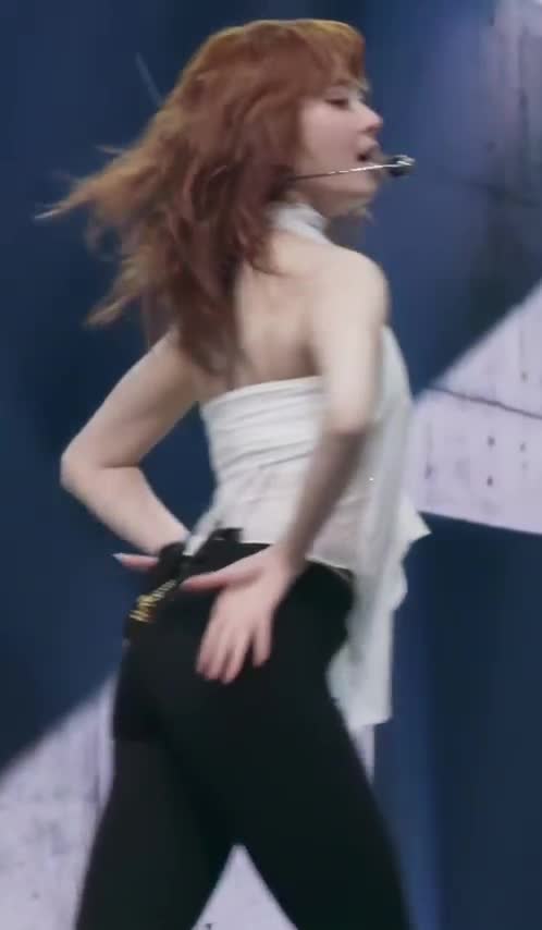 Video 1142024 from Huh Yunjin 허윤진 | LESSERAFIM
