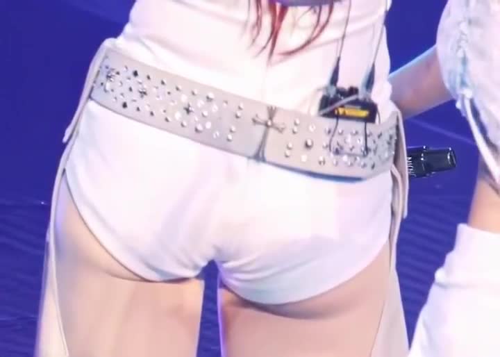 Video 1142025 from Huh Yunjin 허윤진 | LESSERAFIM