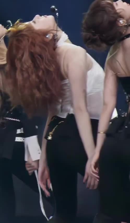Video 1142026 from Huh Yunjin 허윤진 | LESSERAFIM