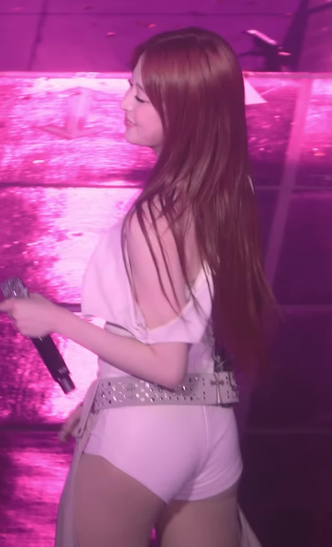 Video 1142054 from Huh Yunjin 허윤진 | LESSERAFIM