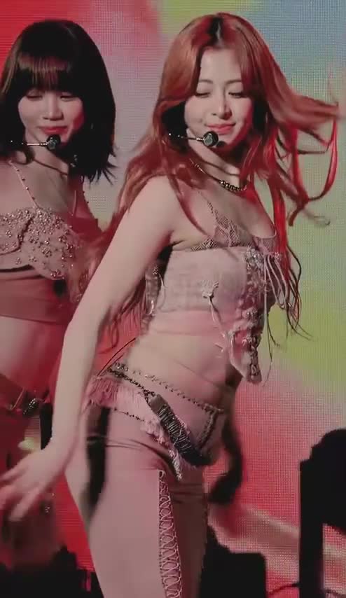 Video 1142067 from Huh Yunjin 허윤진 | LESSERAFIM