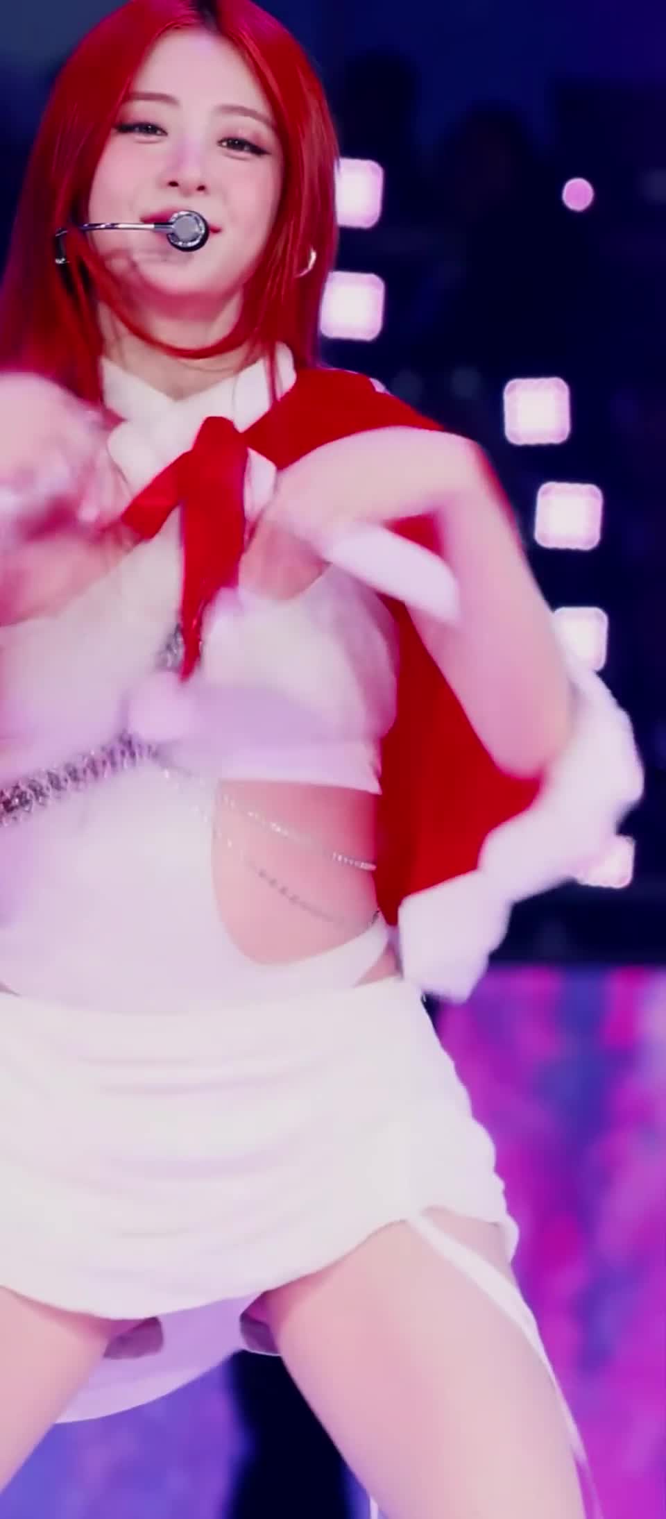 Video 1142077 from Huh Yunjin 허윤진 | LESSERAFIM