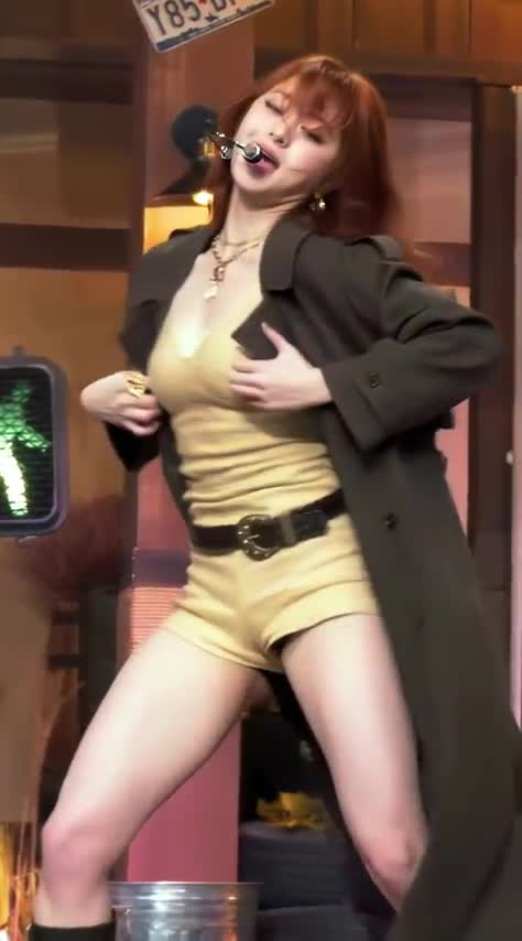 Video 1142079 from Huh Yunjin 허윤진 | LESSERAFIM