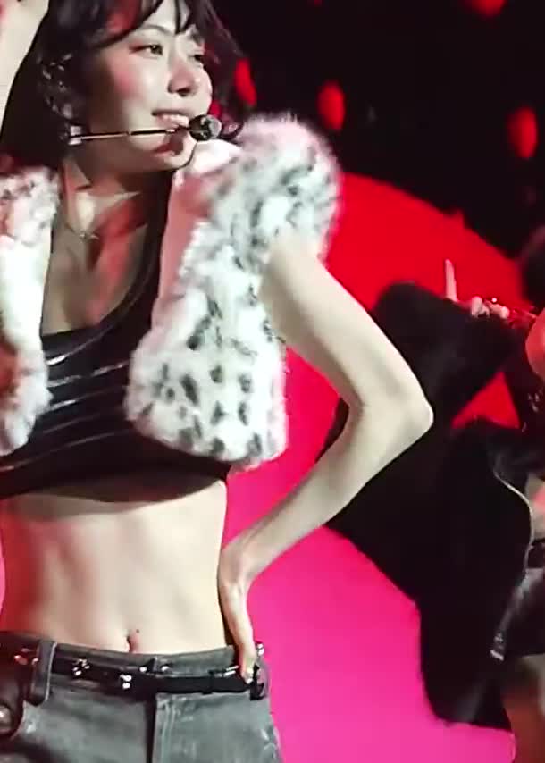 Video 1142443 from Sakura Miyawaki 宮脇 咲良 | LESSERAFIM