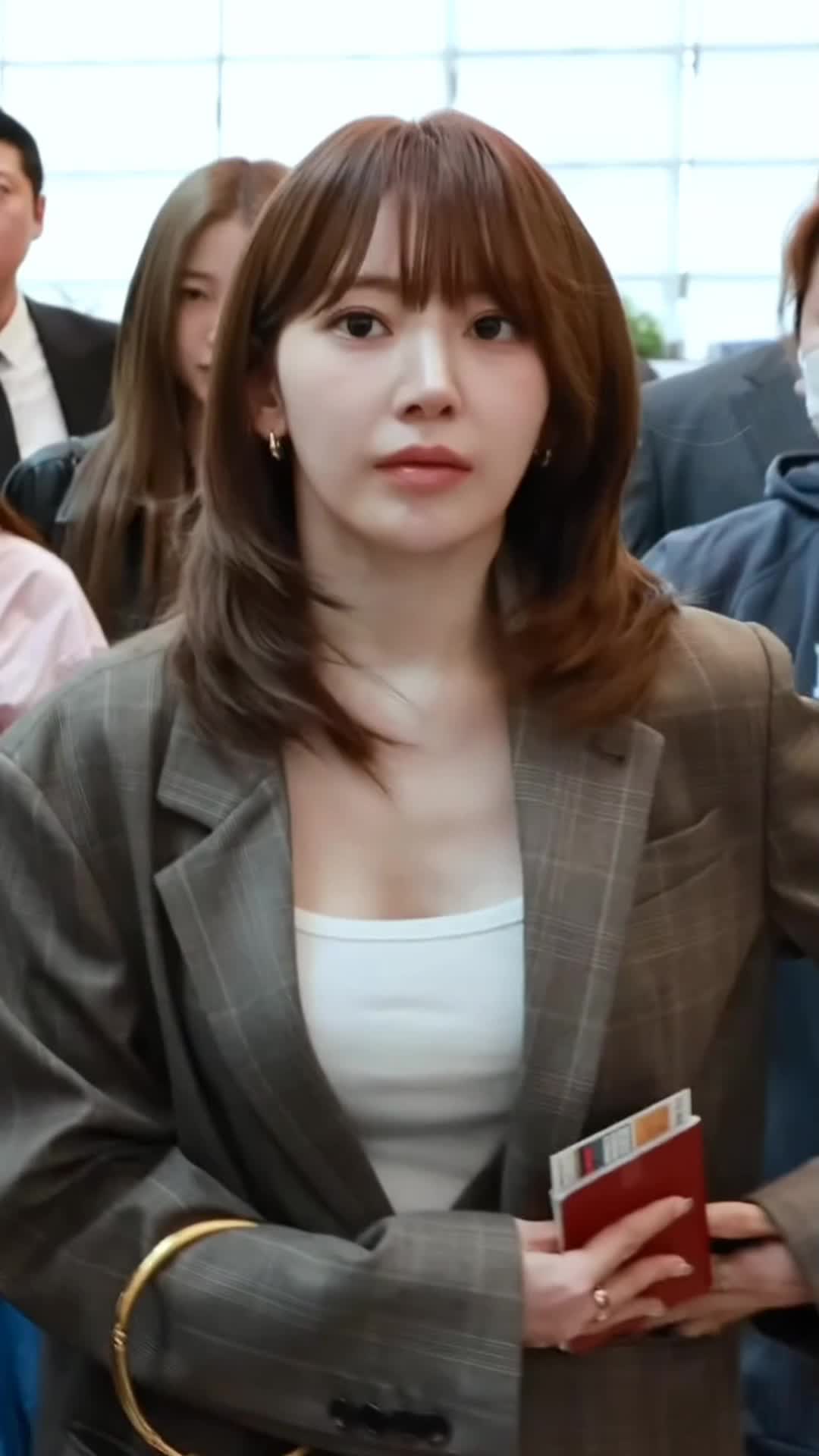 Video 1142457 from Sakura Miyawaki 宮脇 咲良 | LESSERAFIM