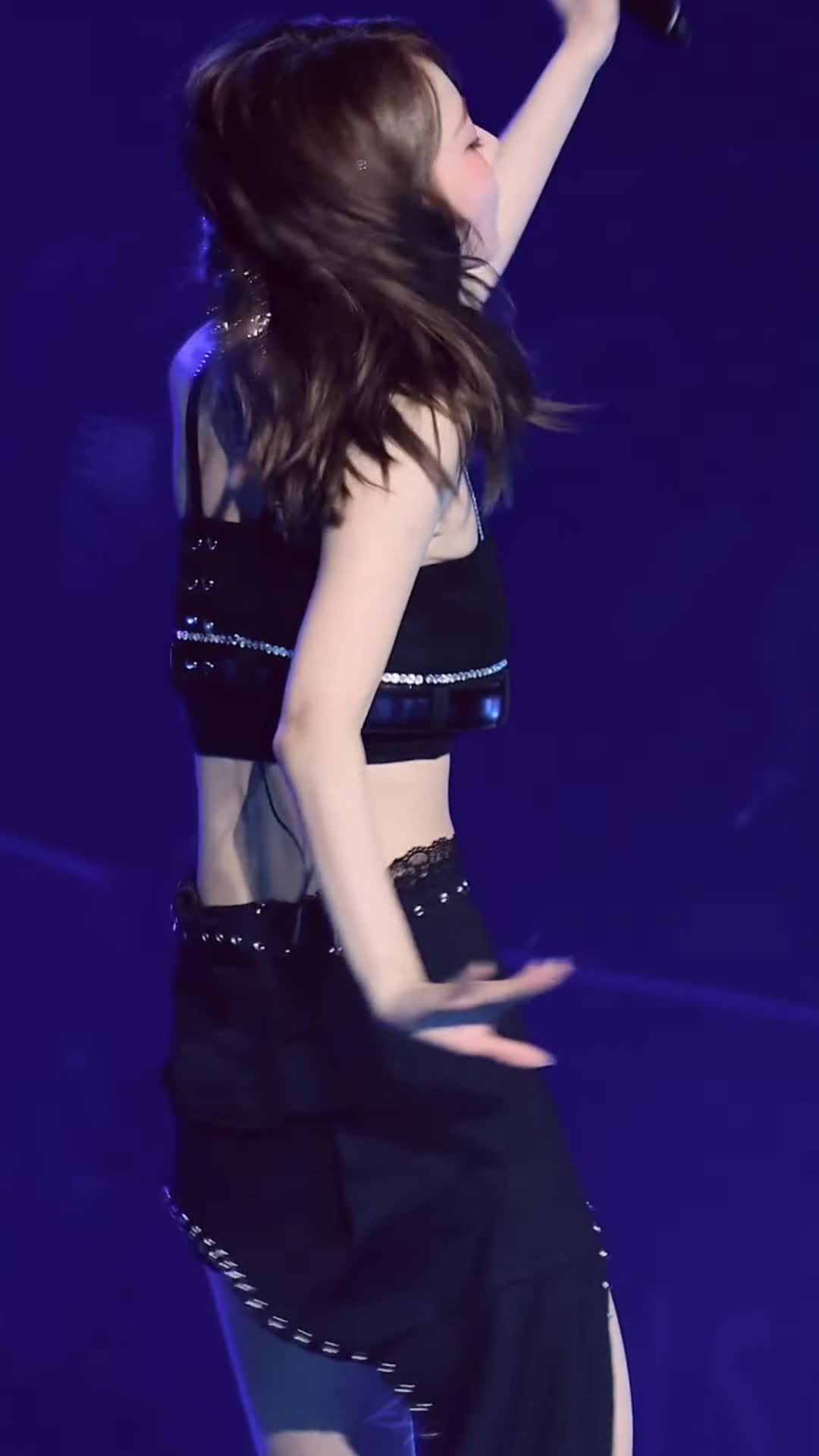 Video 1142459 from Sakura Miyawaki 宮脇 咲良 | LESSERAFIM
