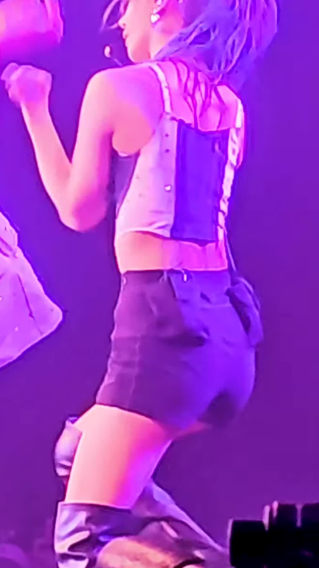 Video 1142455 from Sakura Miyawaki 宮脇 咲良 | LESSERAFIM