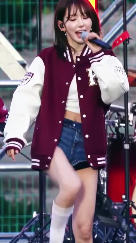 Video 1142461 from Sakura Miyawaki 宮脇 咲良 | LESSERAFIM