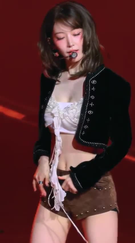 Video 1142471 from Sakura Miyawaki 宮脇 咲良 | LESSERAFIM
