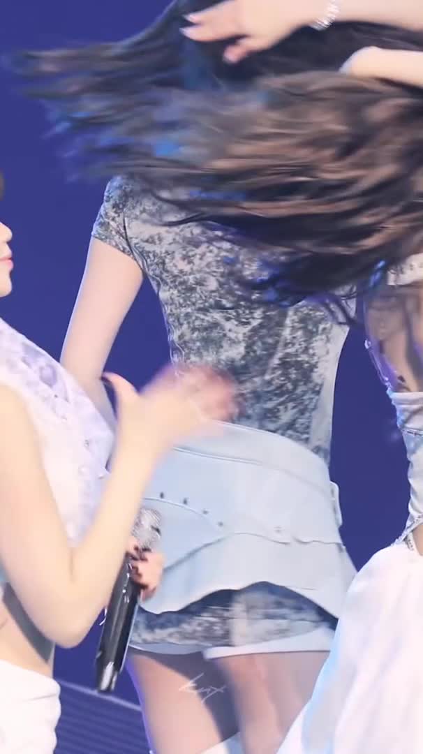 Video 1142468 from Sakura Miyawaki 宮脇 咲良 | LESSERAFIM